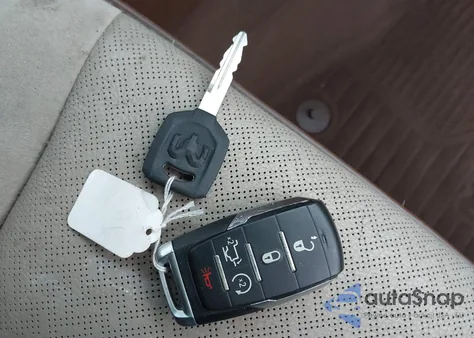 2019 Ram 1500 Laramie 4X4 5'7 Box z USA, uszkodzony, nr VIN 1C6SRFJT2KN864622